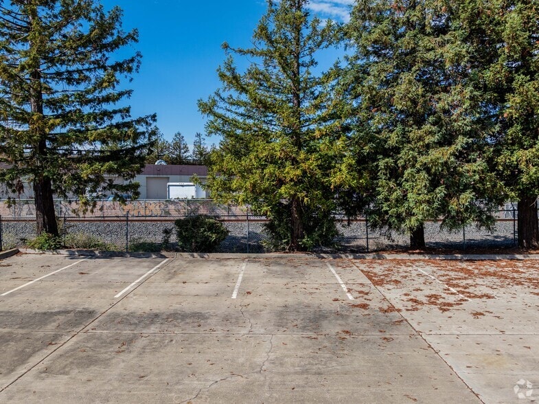 More Photos Of 995 Transport Way, Petaluma Warehouse For Lease