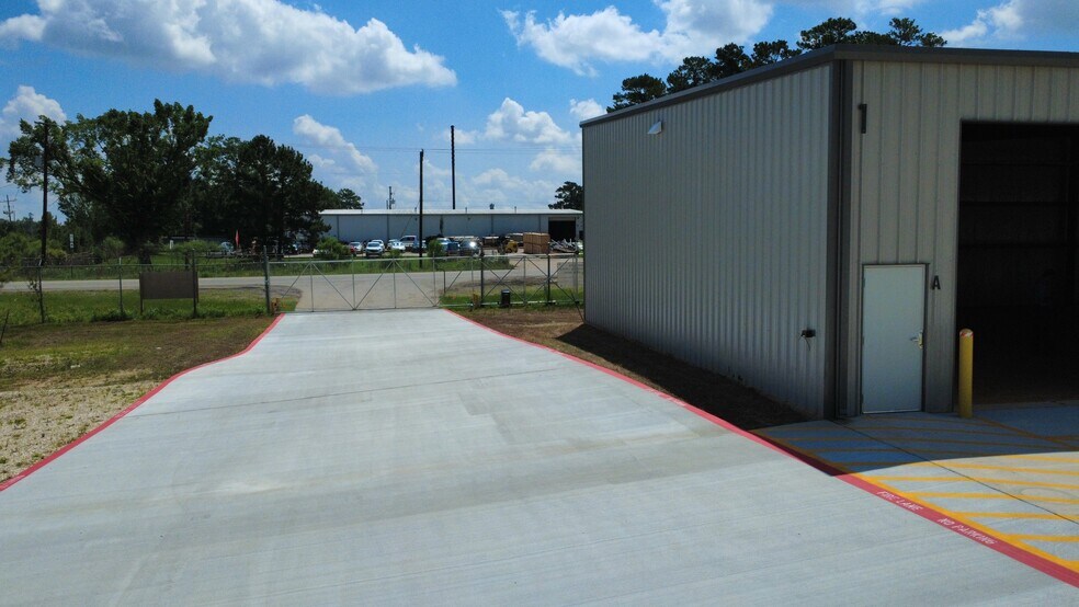 More Photos Of 200 Porter Rd, Conroe Unknown For Lease