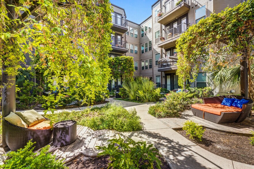 More Photos Of 403 E Koenig Ln, Austin Apartments For Lease