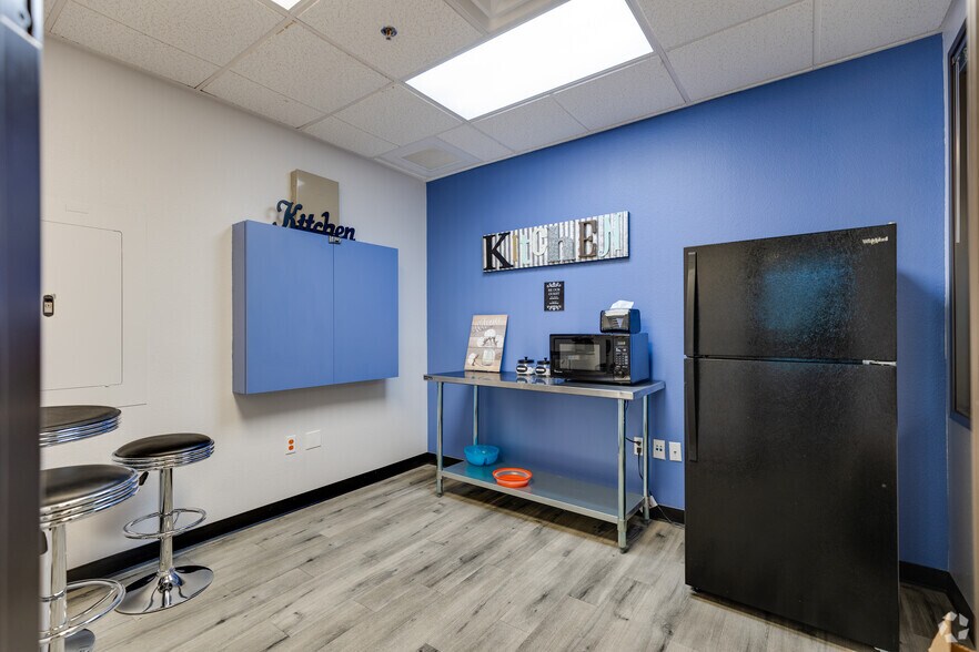 More Photos Of 2470 St Rose Pky, Henderson Unknown For Lease