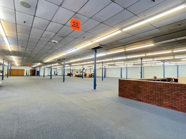 More Photos Of 1420 NW 23rd Ave, Gainesville General Retail For Lease