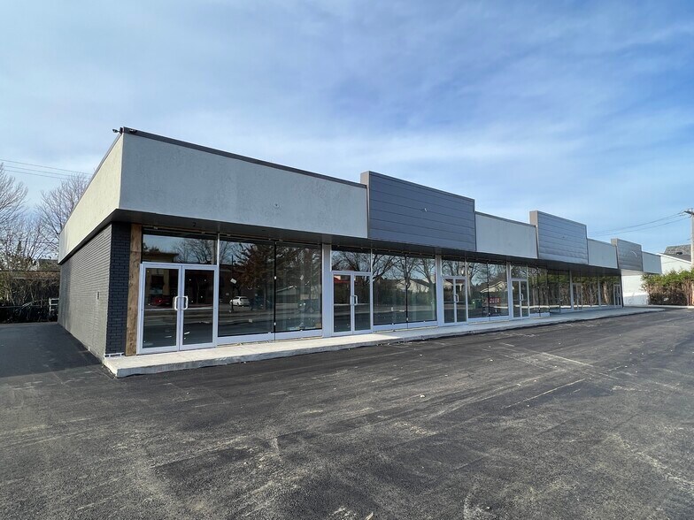 More Photos Of 349-359 Ch De La Grande-Cote, Boisbriand Storefront For Lease