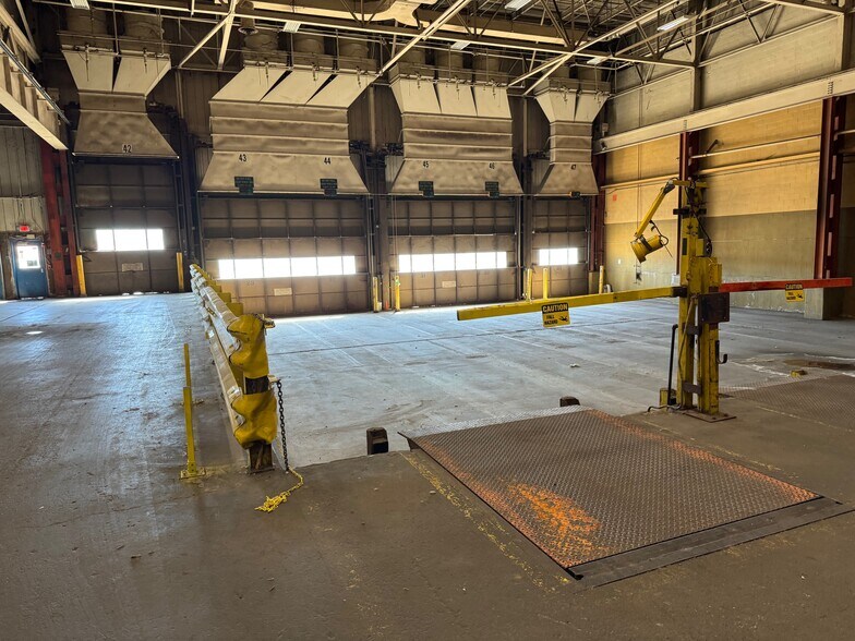 More Photos Of 2700 McDonough Rd, Joliet Manufacturing For Lease