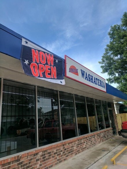 Primary Photo Of 1301 Griffin St, Houston Convenience Store For Sale