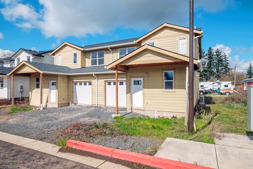 Primary Photo Of 346 Seven Oaks Ln, Lebanon Apartments For Sale