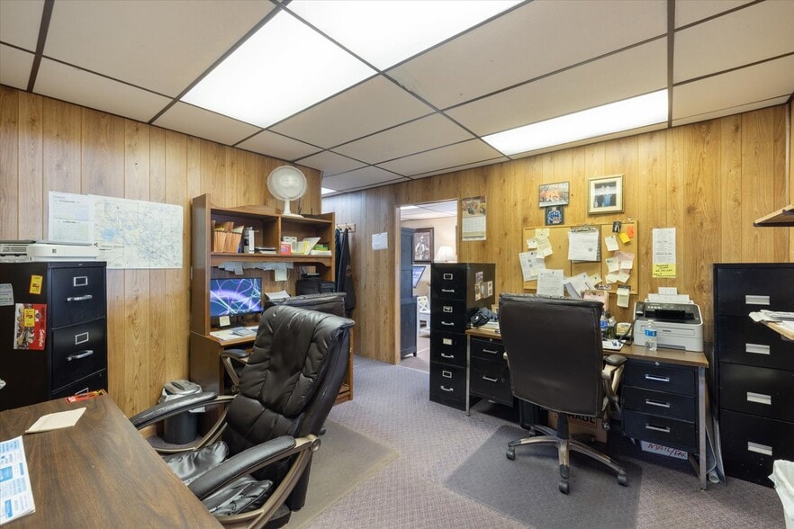 More Photos Of 816 NW 4th St, Grand Rapids General Retail For Sale