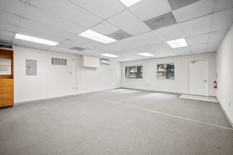 More Photos Of 5942 Portal Way, Ferndale Loft Creative Space For Lease