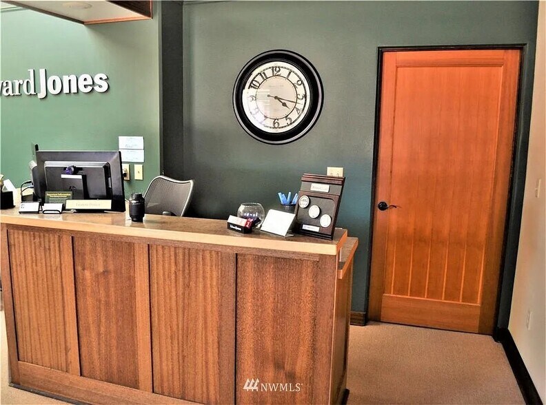 More Photos Of 214 Pine St, Okanogan Office For Sale
