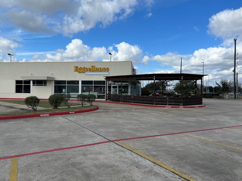 More Photos Of 3030 Business Center Dr, Pearland Fast Food For Lease