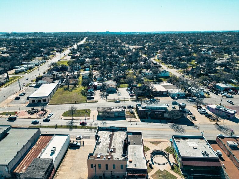 More Photos Of 1421 N Main St, Fort Worth Auto Repair For Sale