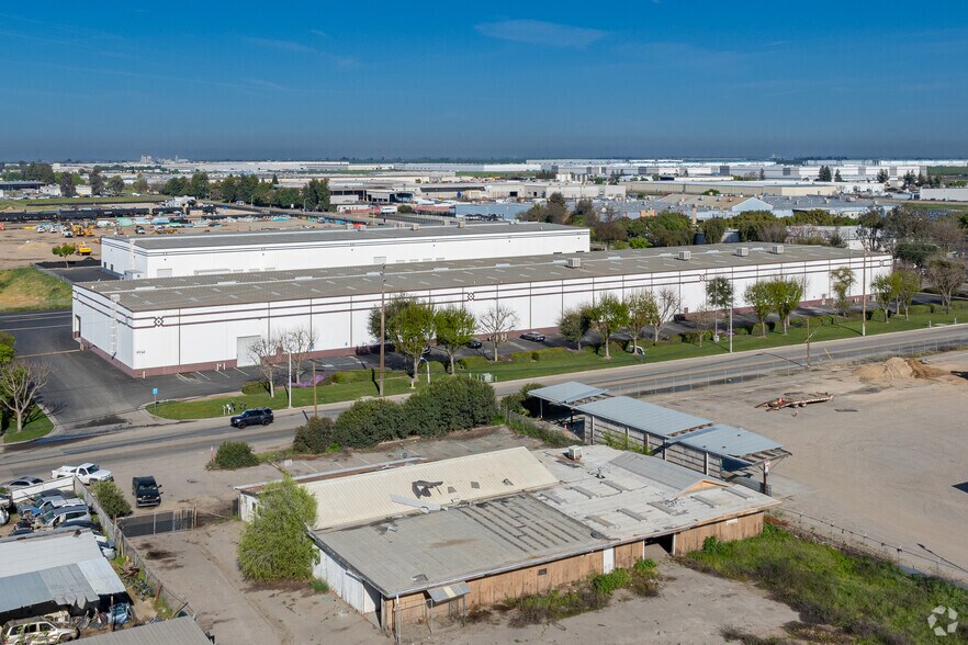 More Photos Of 1717 N Shirk Rd, Visalia Warehouse For Lease