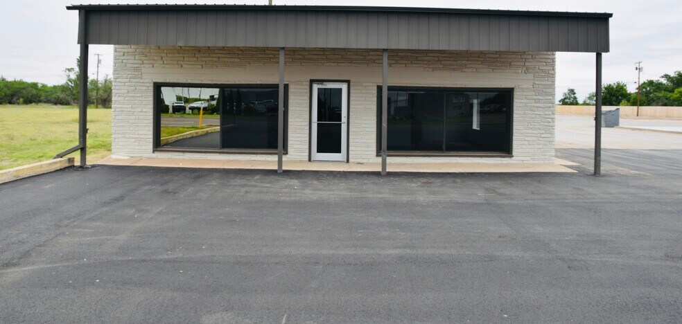 Primary Photo Of 1811 E Broadway St, Altus Service For Lease