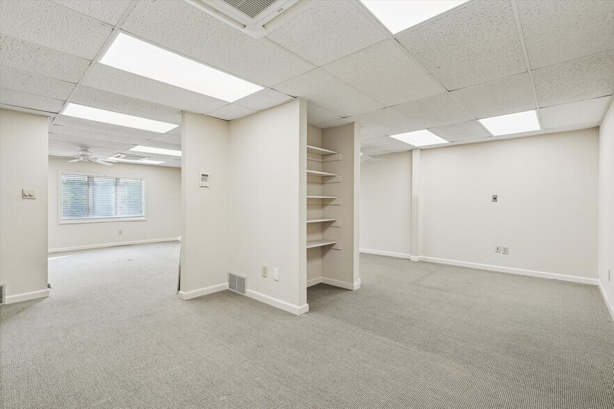 More Photos Of 97 Wood St, Bristol Office For Sale