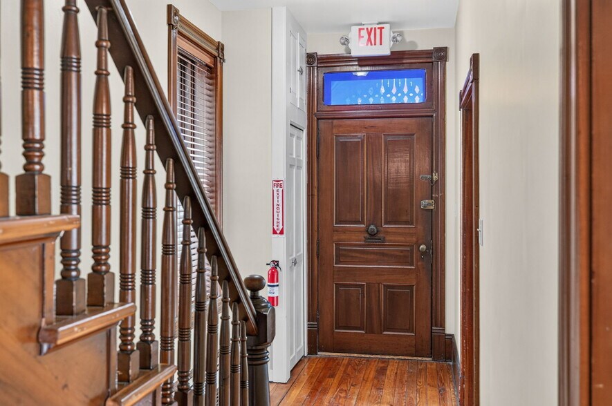 More Photos Of 330 Mahoning St, Milton Office For Sale