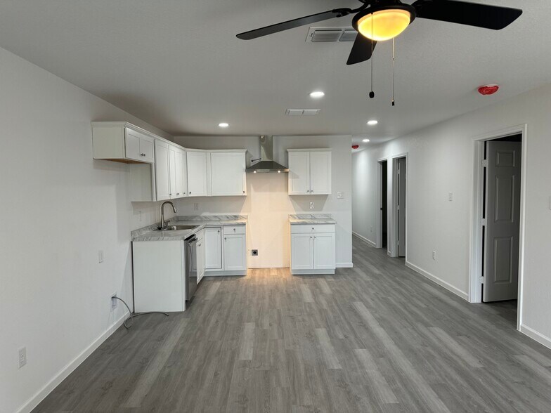 More Photos Of 1006 County Road 4615, Castroville Apartments For Sale