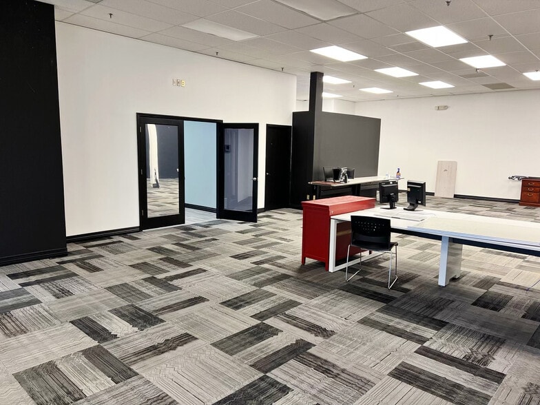 More Photos Of 1600 Heritage Lndg, Saint Charles Office For Lease