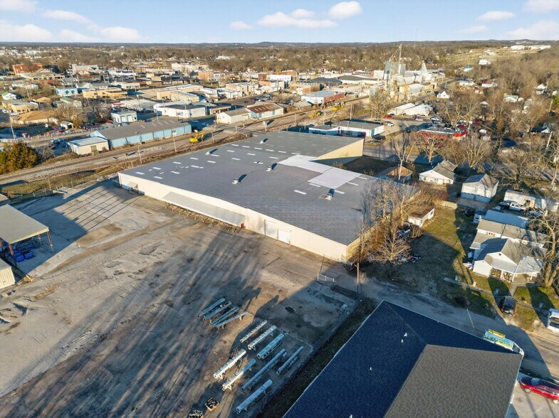 More Photos Of 102 W Front St, Mountain Grove Warehouse For Sale