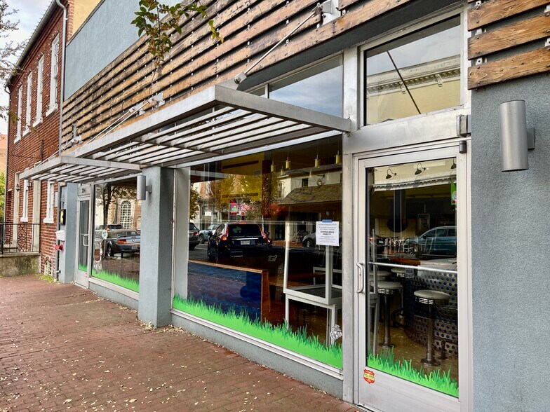 More Photos Of 314 William St, Fredericksburg Storefront For Lease