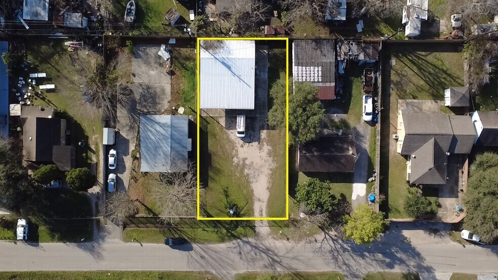 More Photos Of 11815 Beeville Dr, Houston Warehouse For Lease