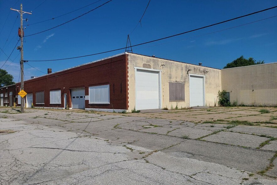 More Photos Of 1144 3rd St, Muskegon Auto Repair For Sale