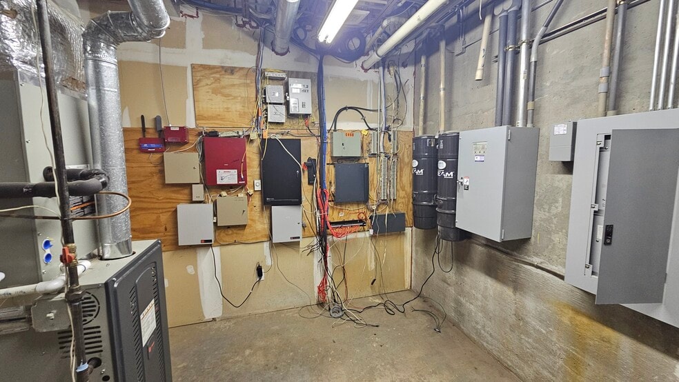 More Photos Of 6460 Atlanta Hwy, Alpharetta Veterinarian Kennel For Lease