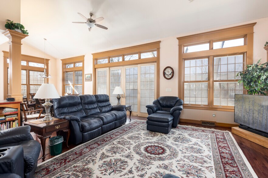 More Photos Of 860 Union Rd, West Seneca Office Residential For Sale