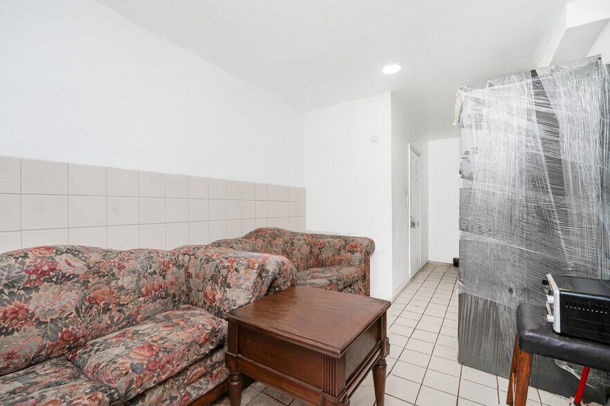 More Photos Of 419 Jersey St, Staten Island Storefront For Sale