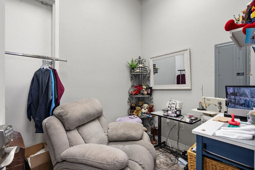 More Photos Of 3995 Calloway Dr, Bakersfield Unknown For Lease