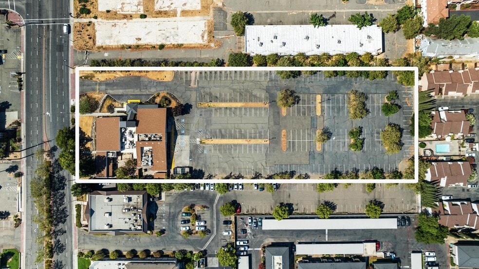 More Photos Of 1400 Howe Ave, Sacramento Restaurant For Lease