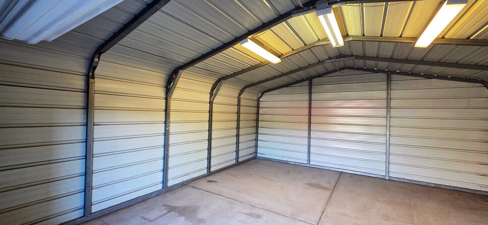 More Photos Of 4237 W White Mountain Blvd, Lakeside General Retail For Lease
