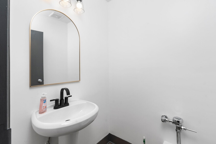 More Photos Of 1305 13th St, Waynesboro Medical For Sale