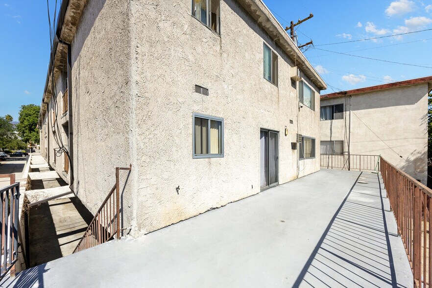 More Photos Of 332 Riverdale Dr, Glendale Apartments For Sale