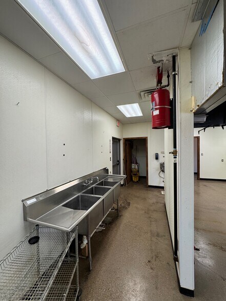 More Photos Of 110 N Jim Wright Fwy, Fort Worth Storefront For Lease