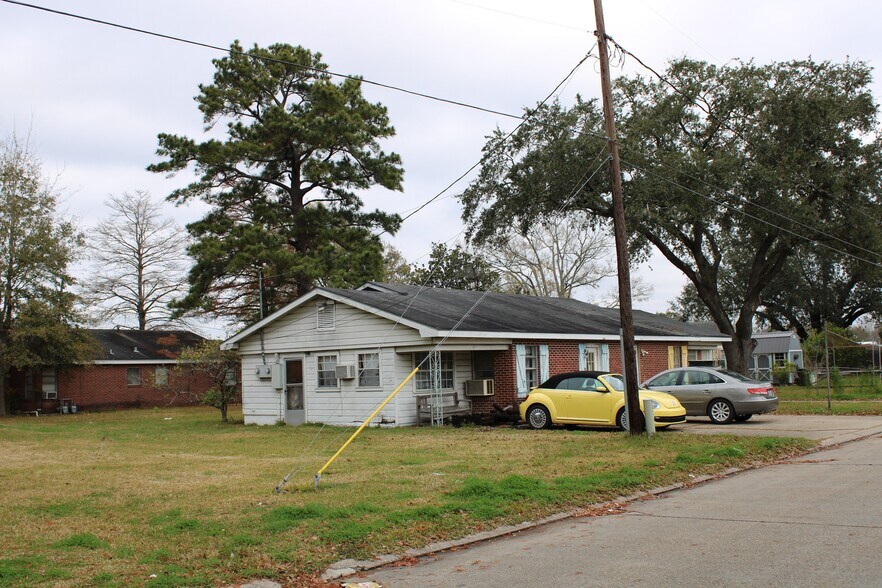 More Photos Of 1137 Grand Caillou Rd, Houma Flex For Sale