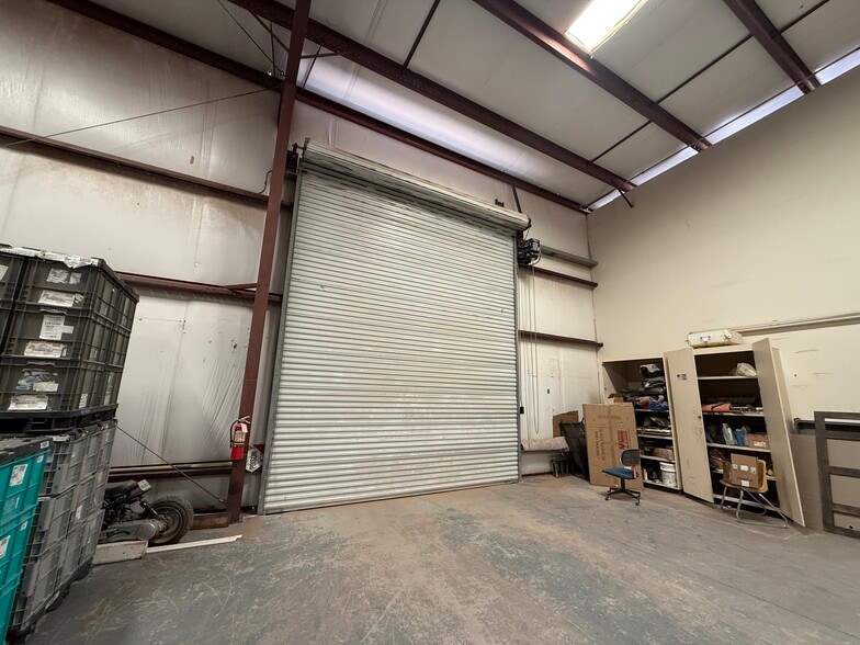 More Photos Of 1001 Berryville St, El Paso Warehouse For Sale