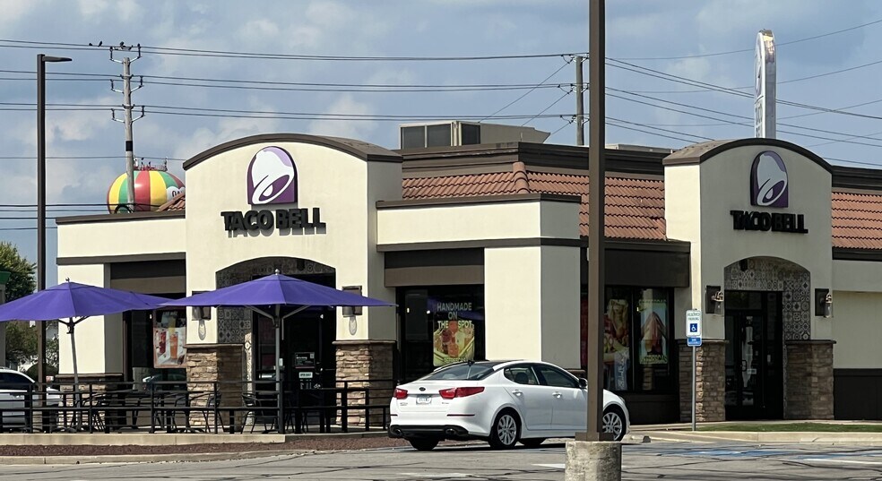 More Photos Of 11709-11805 Pendleton Pike, Indianapolis Unknown For Lease