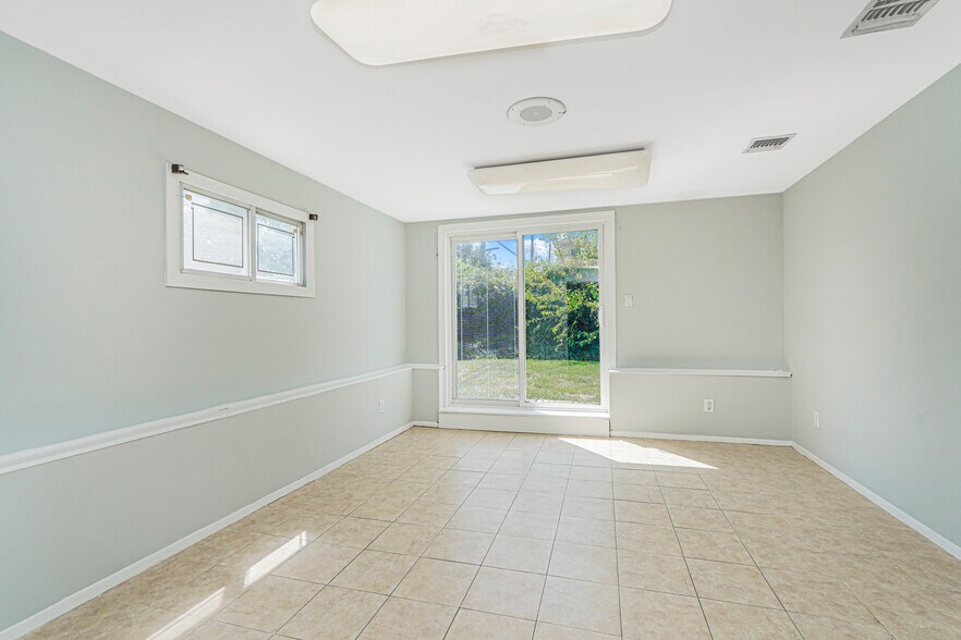 More Photos Of 622 Barlow Ave, Staten Island Office For Sale