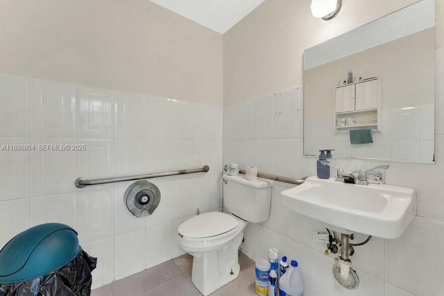 More Photos Of 2201 NW 102nd Pl, Miami Warehouse For Sale
