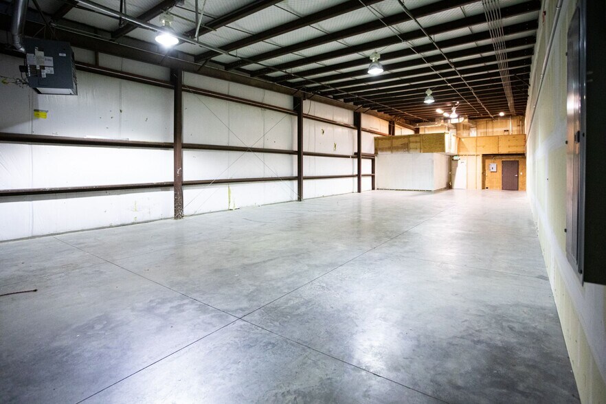 More Photos Of 15334 E Hinsdale Cir, Centennial Light Manufacturing For Lease