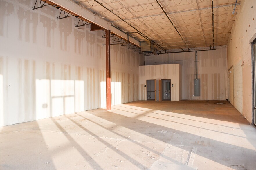 More Photos Of 5002 34th St, Lubbock Unknown For Lease