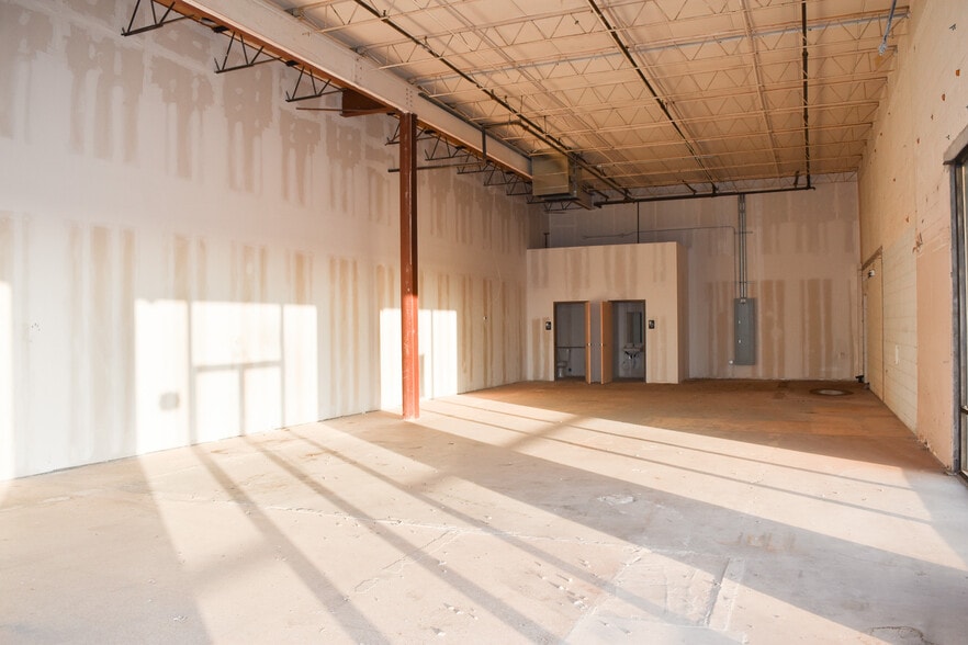 More Photos Of 5002 34th St, Lubbock Unknown For Lease