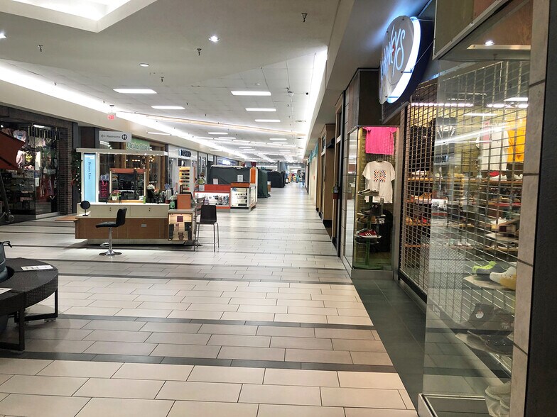 More Photos Of 706 Kirkwood Mall, Bismarck General Retail For Lease