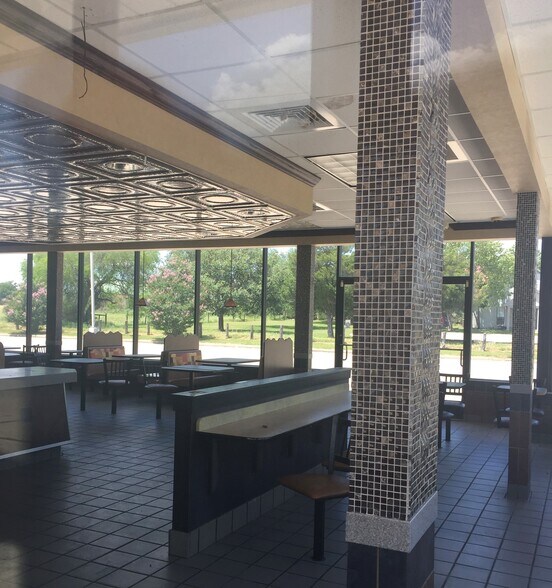 More Photos Of 718 N US Highway 77, Schulenburg General Retail For Sale