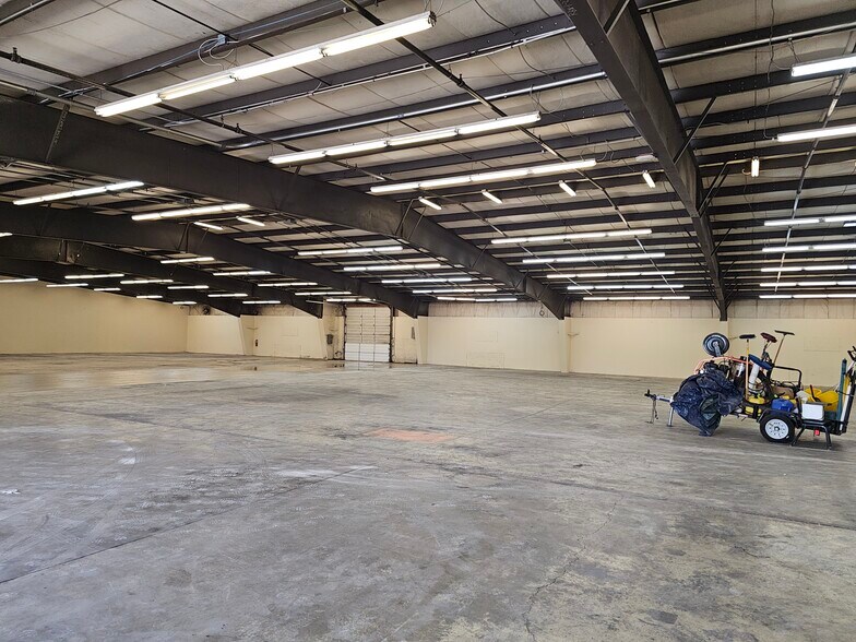 More Photos Of 1551 S Wilcox Dr, Kingsport Distribution For Lease