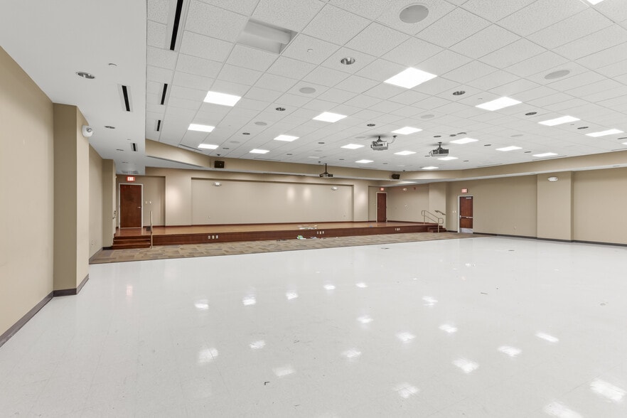 More Photos Of 2800 Grays Creek Dr, Arlington Office For Sale