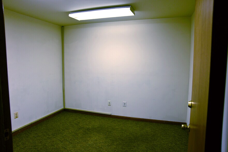 More Photos Of 9107 Industry Dr, Manassas Park Warehouse For Lease