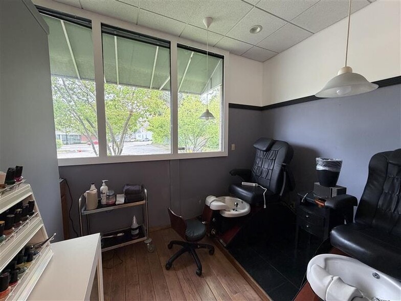 More Photos Of 602 Lincolnway E, South Bend Freestanding For Sale