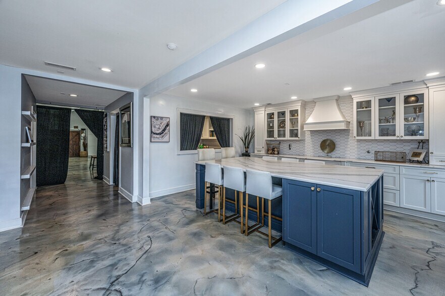 More Photos Of 622 Old Trolley Rd, Summerville Storefront For Sale