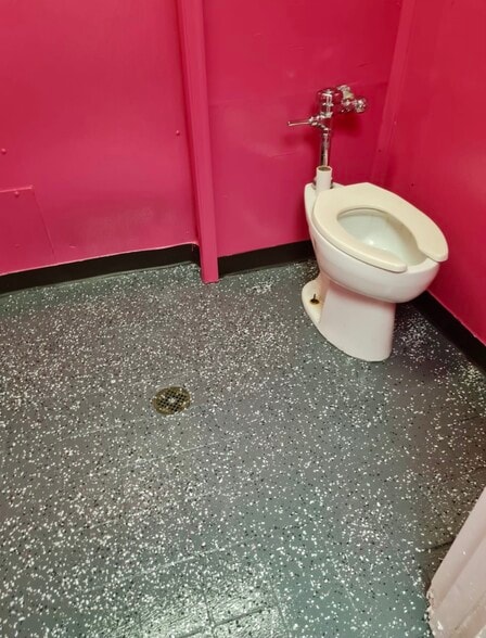 More Photos Of 2423 Commercial Ave, San Antonio Fast Food For Lease