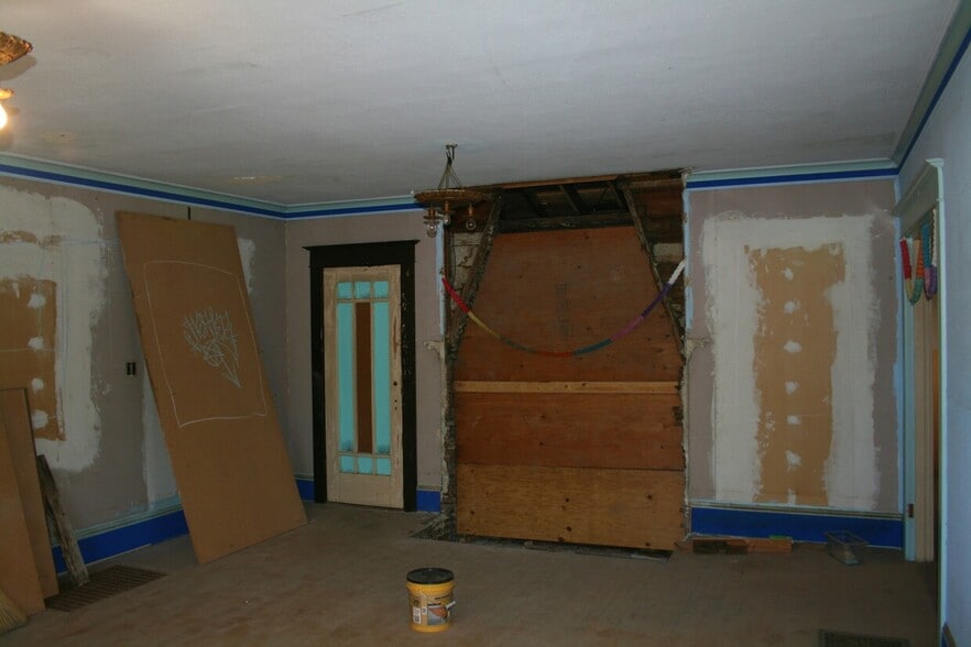 More Photos Of 6520 NE Sandy Blvd, Portland Specialty For Sale